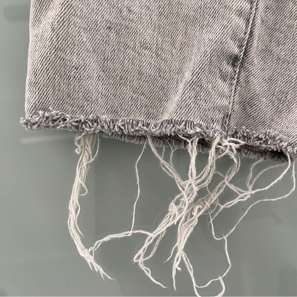 Old Navy High-Waisted Button-Fly Curvy O.G. Straight Cut-Off Jeans size 6 - Picture 5 of 16